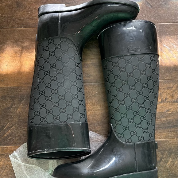 Authentic Black Gucci rain boot - Picture 3 of 4